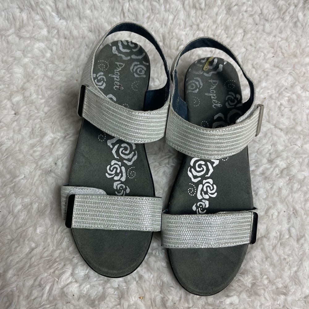 Propet Meringue Leather silver Adjustable Straps Sandals Size 8.5W